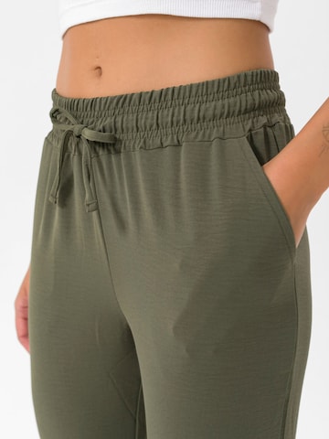 Dandalo Tapered Trousers in Green