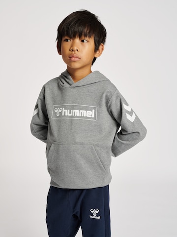 Hummel - Sweatshirt em cinzento: frente