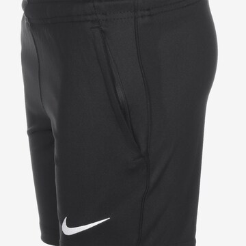 NIKE Regular Sportshorts in Schwarz