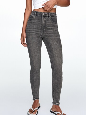 Pull&Bear Skinny Fit Дънки в сиво: отпред