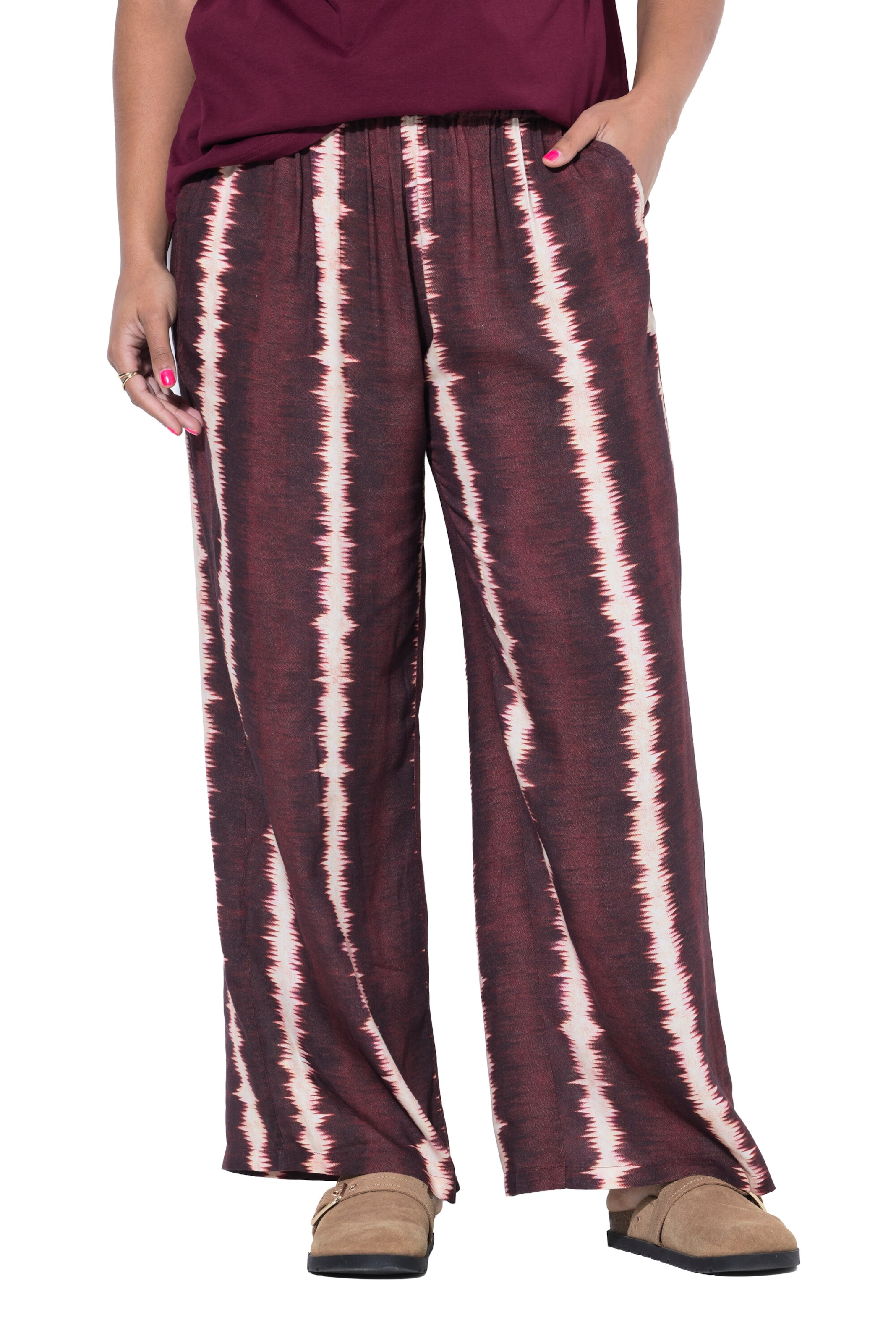 Studio Untold Regular Trousers in Purple: front