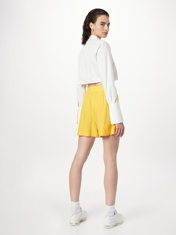 Loosefit Pantaloni 'Darrel' di modström in giallo