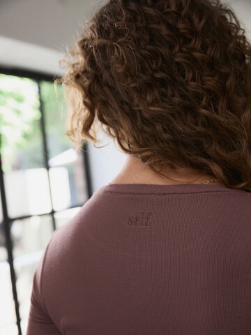 Shorty di self. in marrone