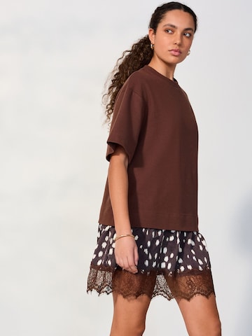 Robes en maille Next en marron : devant