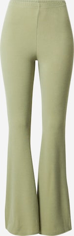 évasé Pantalon Nasty Gal en vert : devant