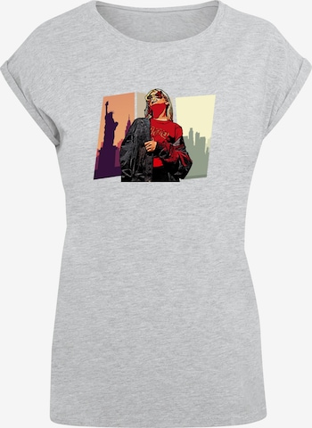 Merchcode Shirt 'Grand Red Girl' in Grijs: voorkant