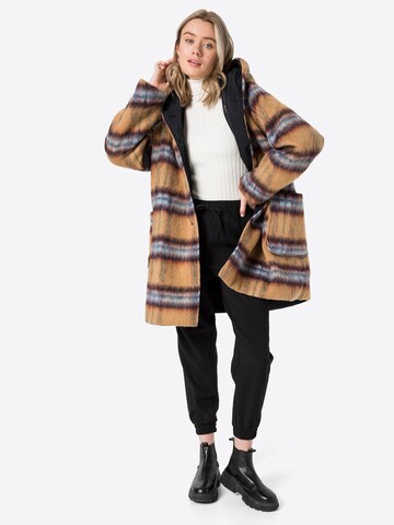 OOF WEAR Between-Seasons Coat 'OF 18' in Brown