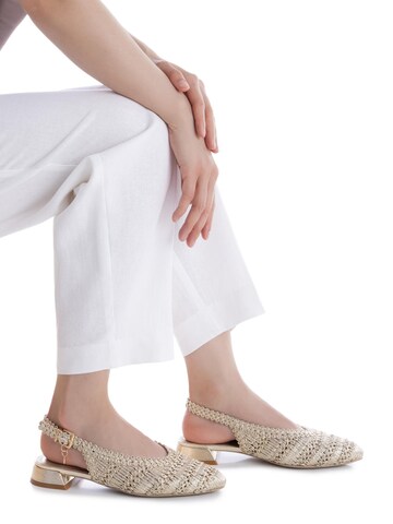 Xti Sandals in Gold