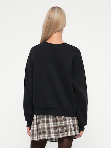 ONLY Sweatshirt 'ONLELISANNA' in Zwart