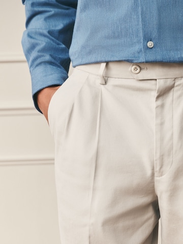Regular Pantaloni cu dungă de la Next pe bej