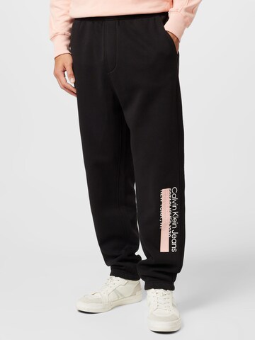 Calvin Klein Jeans - Tapered Pantalón en negro: frente