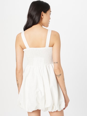 GLAMOROUS فستان بلون أبيض