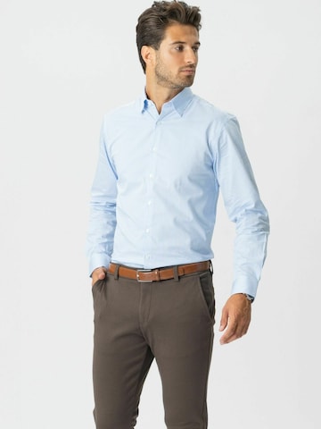 Coupe regular Chemise ' The Original ' TEESHOPPEN en blanc