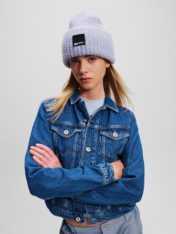 KARL LAGERFELD JEANS - Gorra en lila: frente