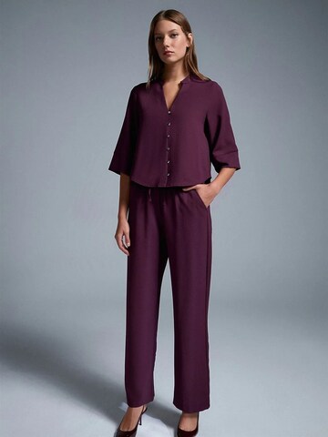 Dilvin Wide leg Trousers in Purple: front