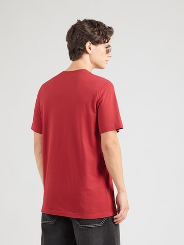 Nike Sportswear - Camisa em vermelho
