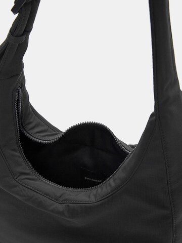 Pull&Bear Schultertasche in Schwarz