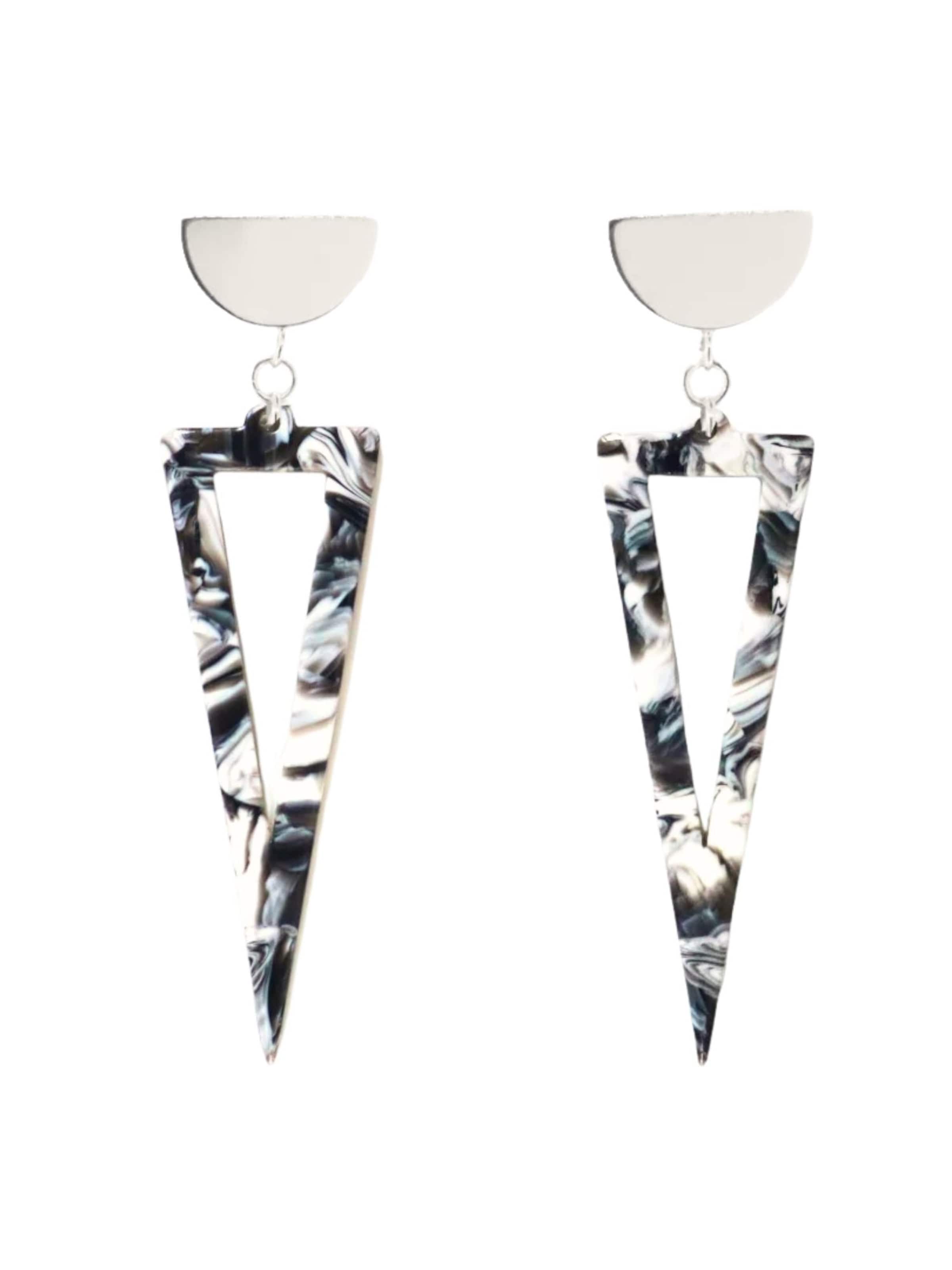 Fräulein Wunder Earrings 'Acetat Agnes' in Grey: front