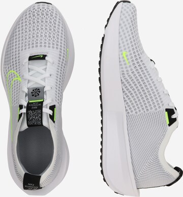 Chaussure de course 'Interact Run' NIKE en blanc