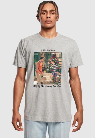 ABSOLUTE CULT Shirt 'Friends - Happy Christmas Eve Eve' in Grijs: voorkant