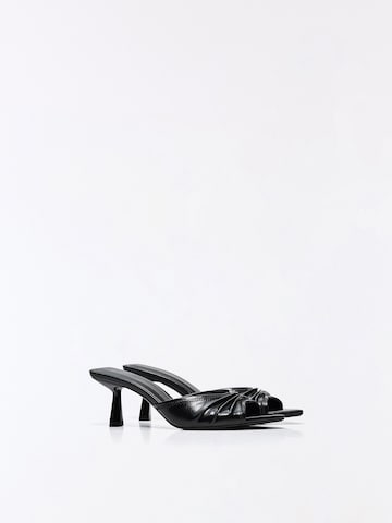 Bershka Чехли в черно