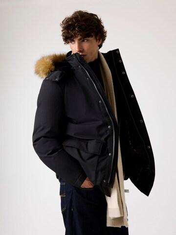 GUESS Winter Parka in Black