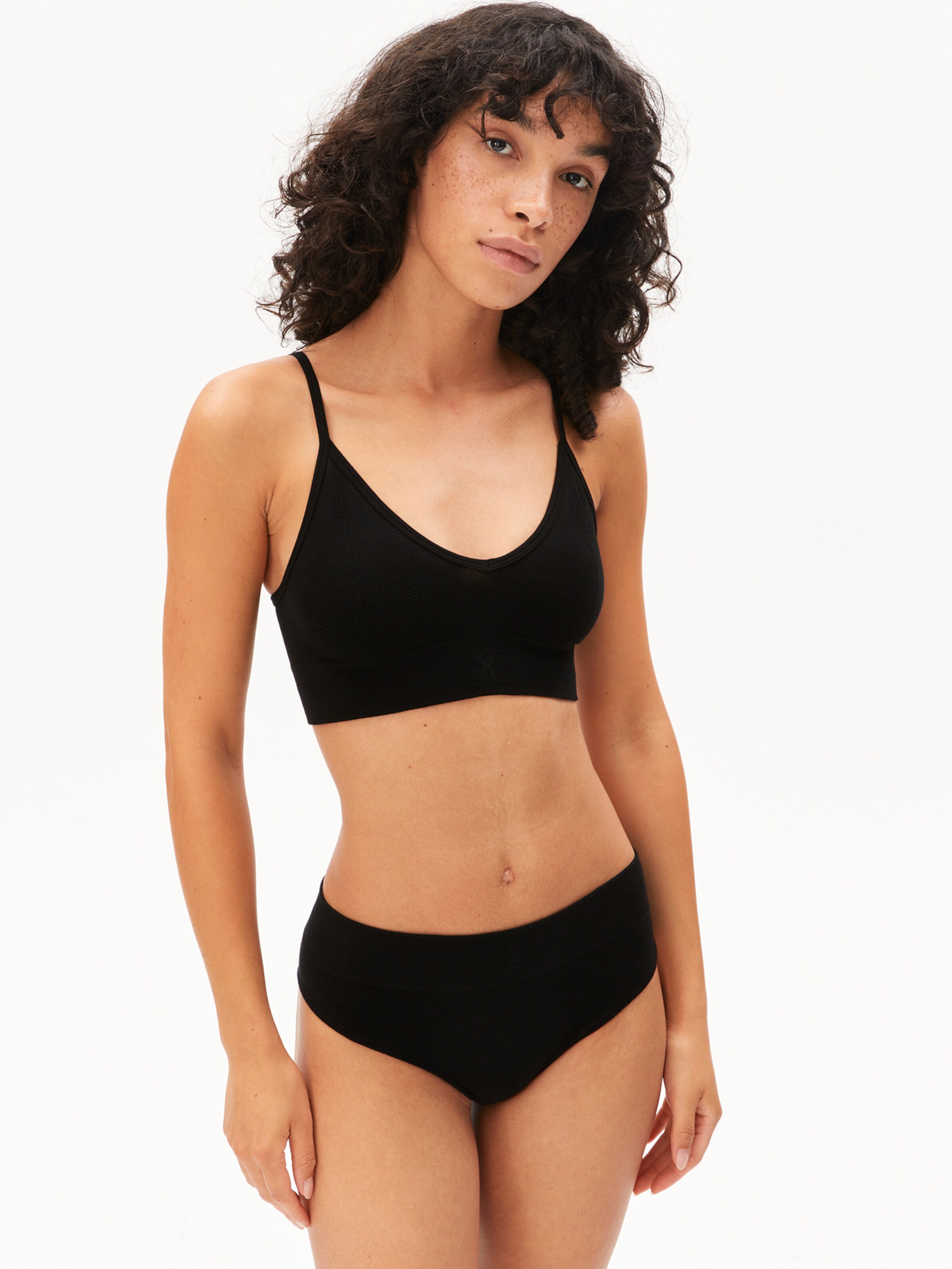 ARMEDANGELS Bustier BRALAA SEAMAALA in Schwarz: Vorderseite