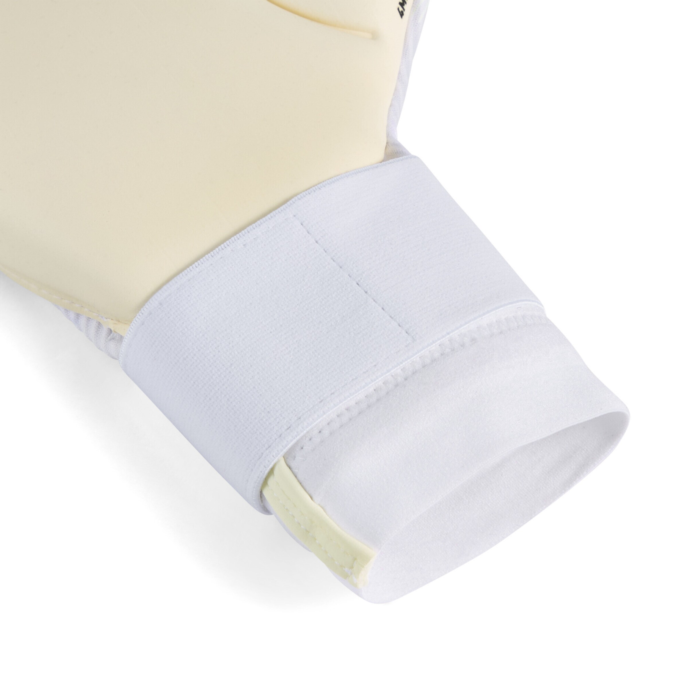 PUMA Sporthandschoenen 'Ultra Ultimate Brilliance' in Wit