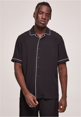 Urban Classics Regular fit Button Up Shirt in Black: front