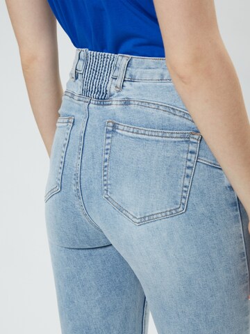 Influencer Flared Jeans in Blauw