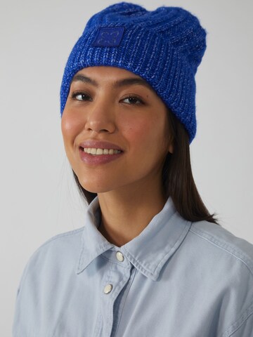 CODELLO Beanie in Blue: front