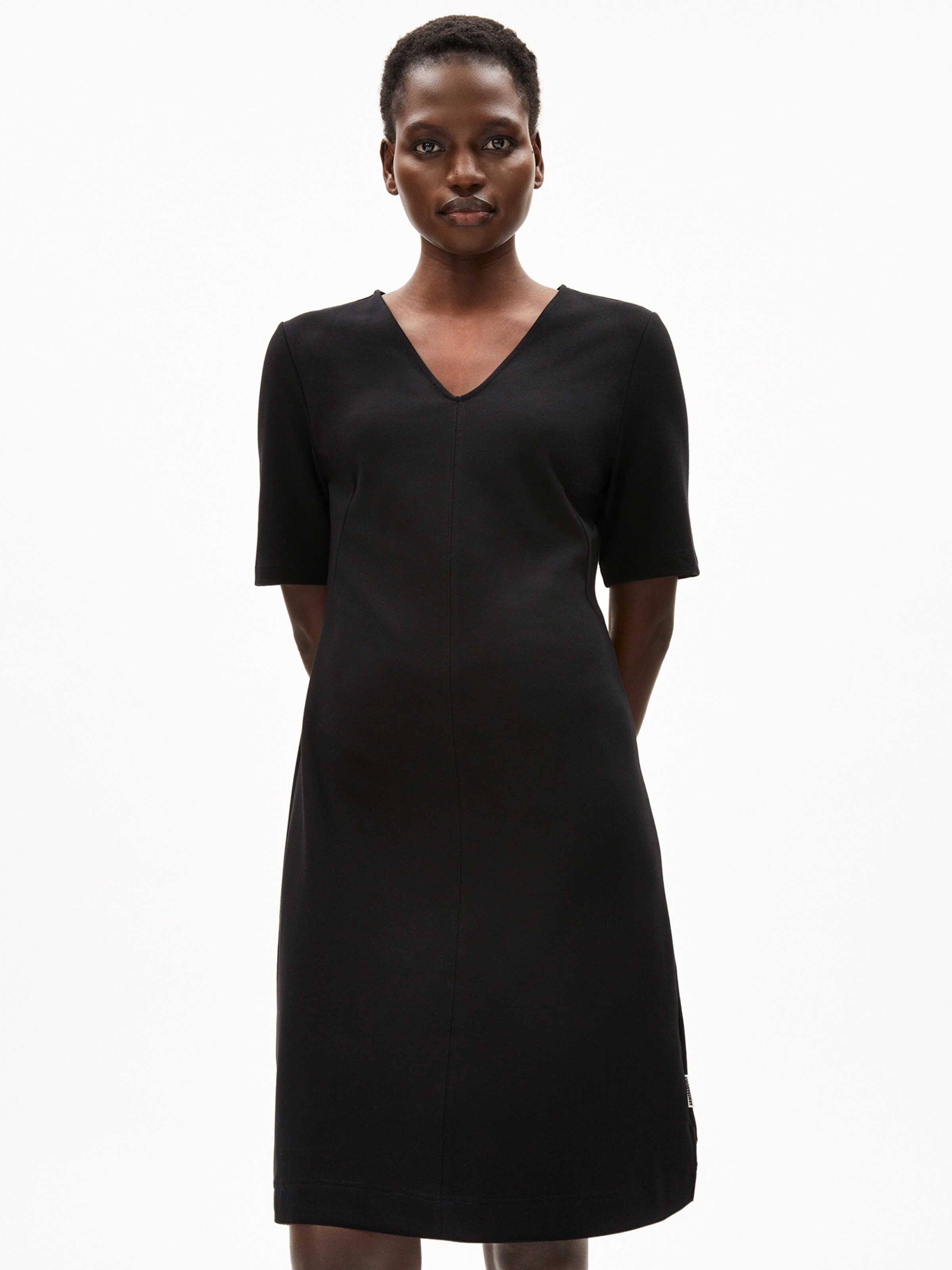 ARMEDANGELS Jurk ' LESJAA ' in Zwart: voorkant