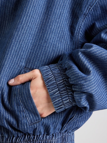 FRNCH PARIS Between-season jacket in Blue