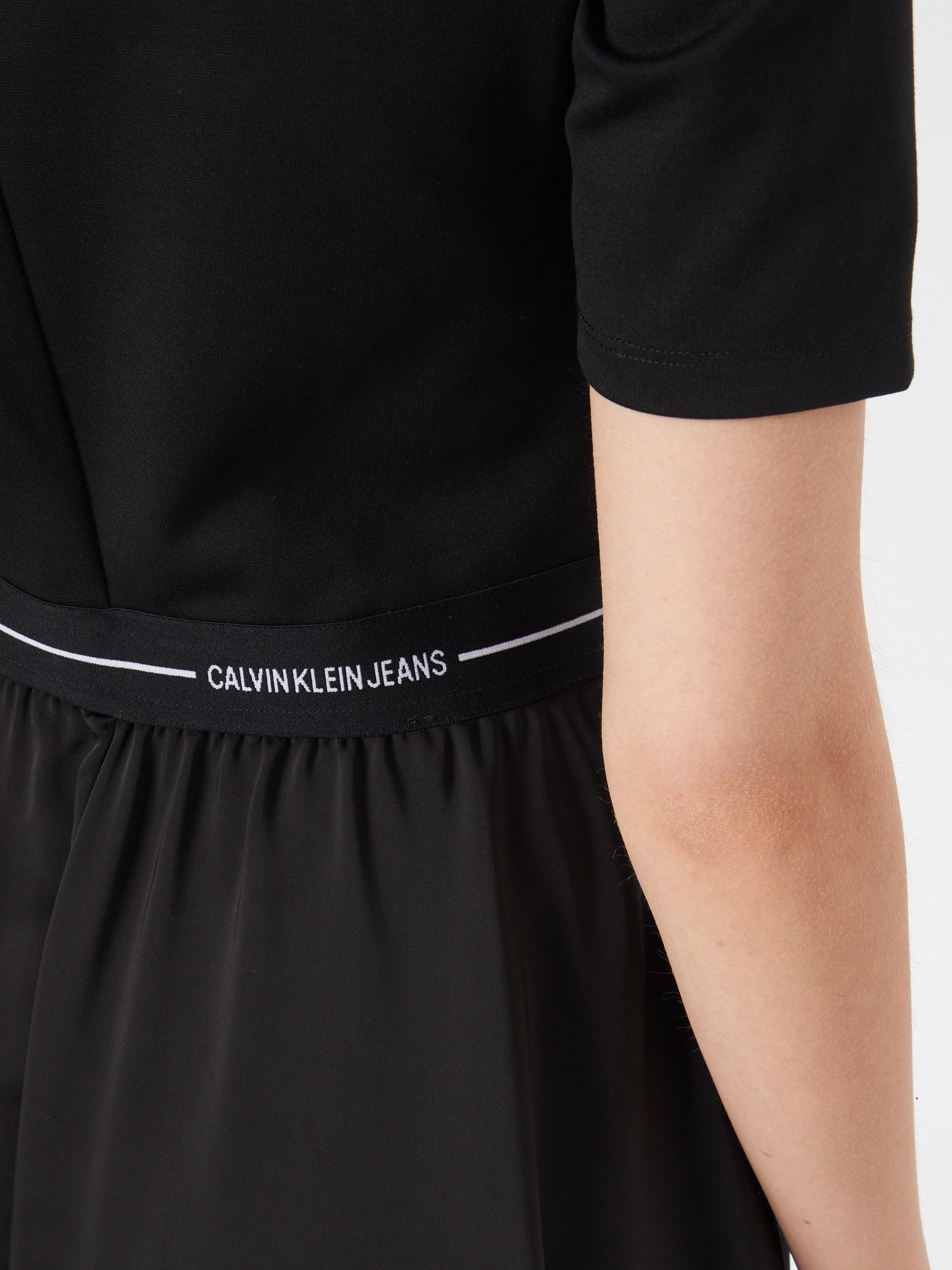 Calvin Klein Jeans Kleid in Schwarz 