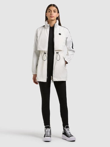 Cappotto funzionale 'Izza' di khujo in bianco