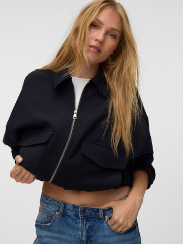 VERO MODA - Chaqueta de entretiempo 'VMOlivia' en negro: frente