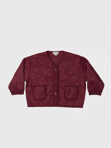 Maru + Bo Between-Season Jacket 'LIGHT PADDED KIMONO JACKET WITH STITCHING' in Red: front