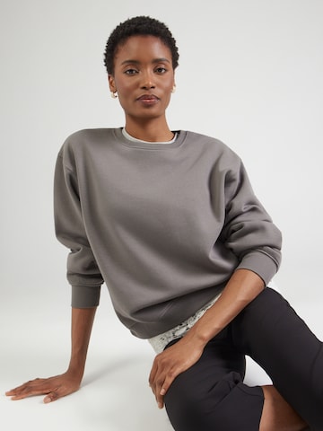 BALMOHK Sweatshirt i grå: framsida