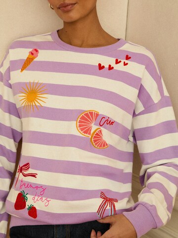 love & roses Sweatshirt in Lila