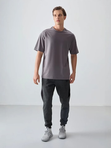 Tommy Life T-Shirts in Grau