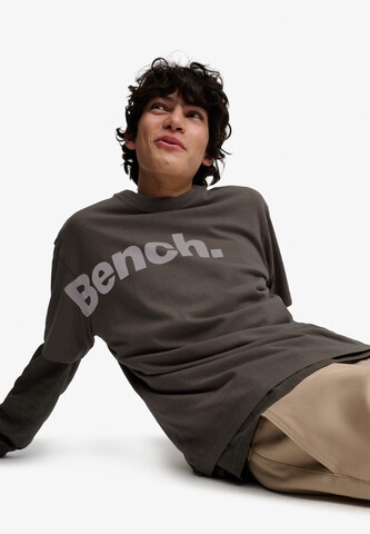 T-Shirt BENCH en gris