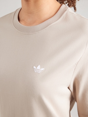 ADIDAS ORIGINALS Paita 'ESS' värissä beige