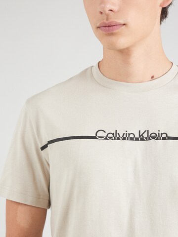 Maglietta di Calvin Klein in grigio