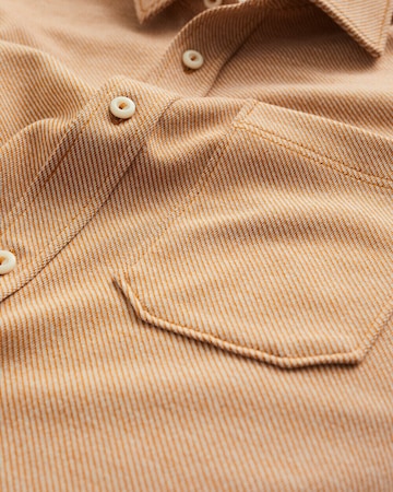 WE Fashion - Ajuste regular Camisa en marrón
