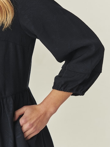 TATUUM Šaty - Modrá