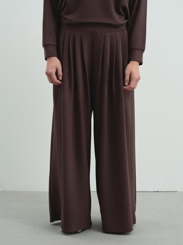C&City Wide Leg Hose in Braun