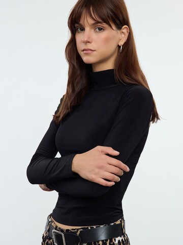 Trendyol - Camiseta en negro