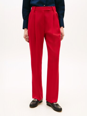 TOMMY HILFIGER regular Παντελόνι πλισέ σε κόκκινο: μπροστά
