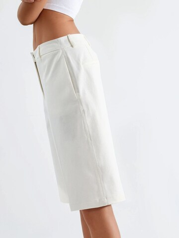 regular Pantaloni con pieghe di Hiccup in bianco