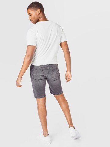 Superdry Slimfit Shorts in Grau